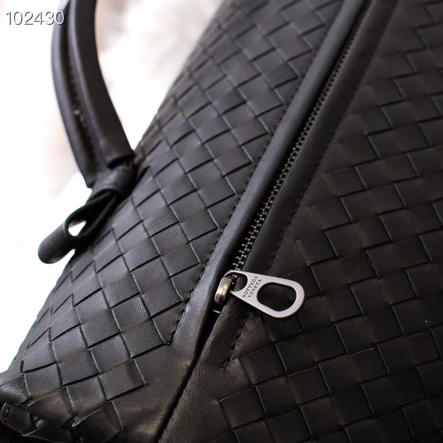 🎉🎉🎉BOTTEA VENETA Style No.: 171201# Material: Imported fetal cowhide hand-woven and made Specifications: Picture size BVBVBV